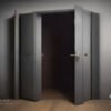 Caja fuerte Arcas Ollé en Madrid con puerta entreabierta mostrando su blindaje y bulones de acero en un despacho de lujo.